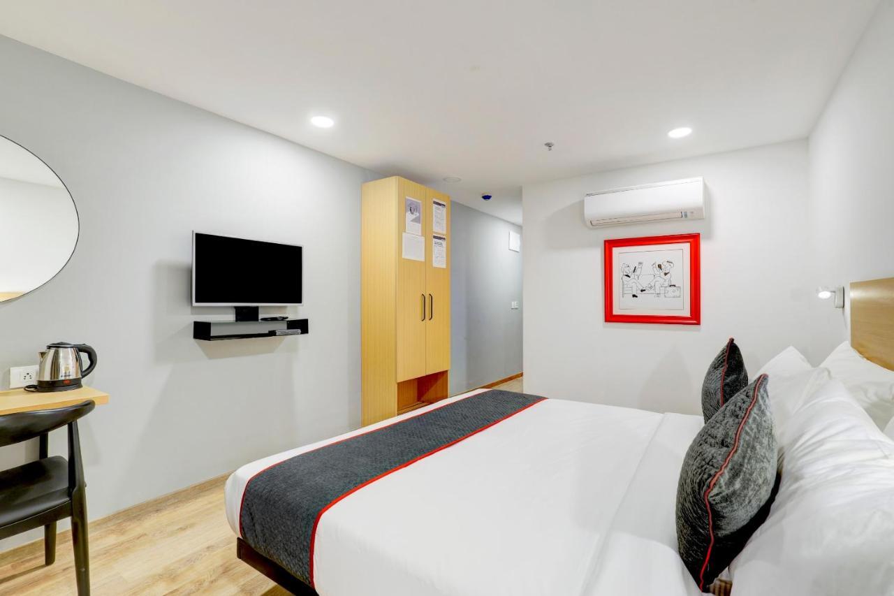 Super Townhouse Rajyash Rise Hotel Sarkhej ภายนอก รูปภาพ