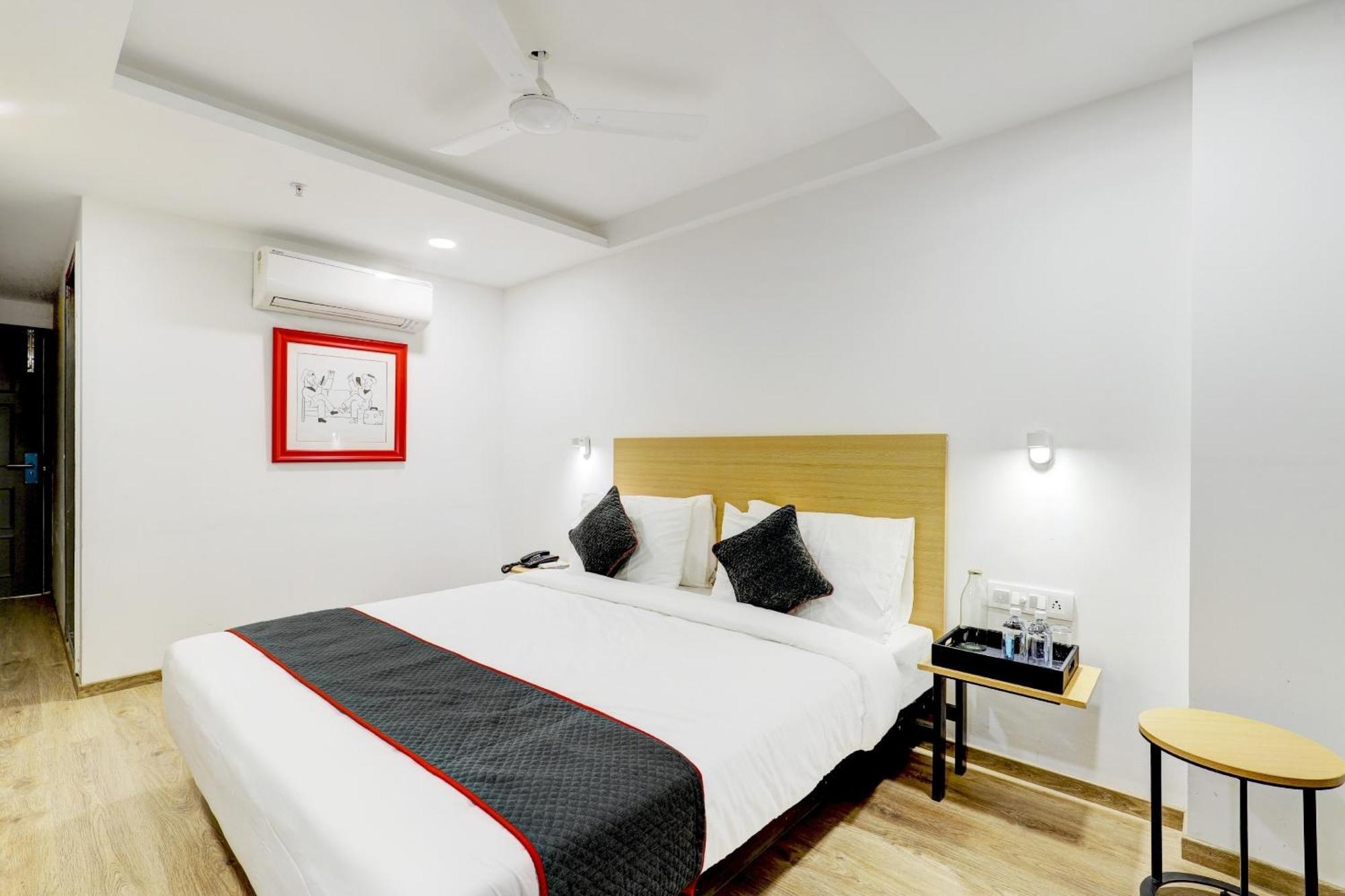 Super Townhouse Rajyash Rise Hotel Sarkhej ภายนอก รูปภาพ