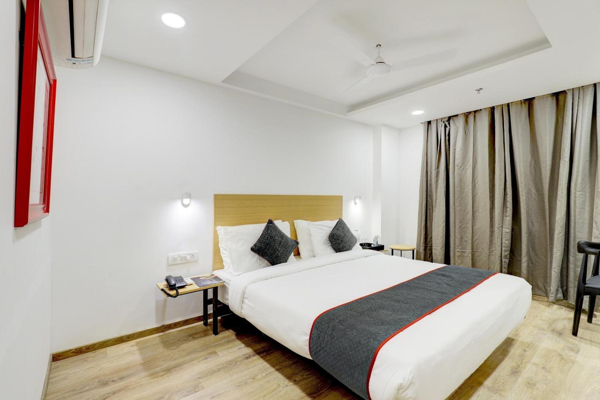 Super Townhouse Rajyash Rise Hotel Sarkhej ภายนอก รูปภาพ