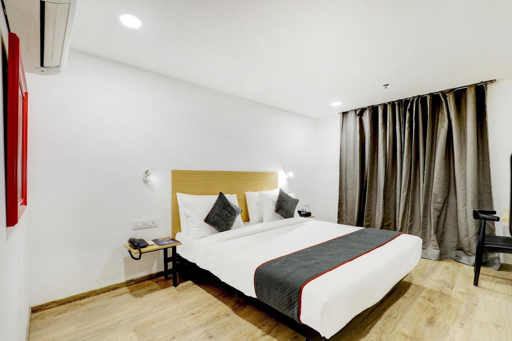Super Townhouse Rajyash Rise Hotel Sarkhej ภายนอก รูปภาพ