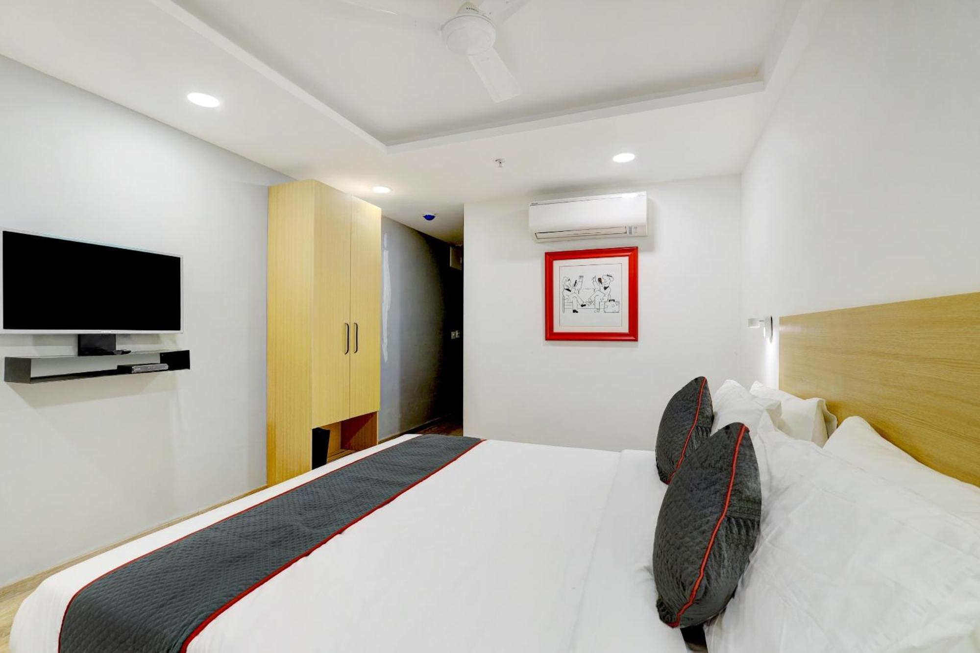 Super Townhouse Rajyash Rise Hotel Sarkhej ภายนอก รูปภาพ